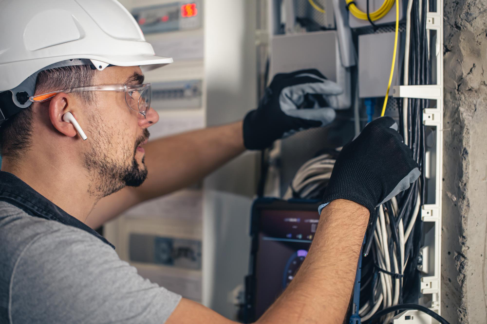 How Scheduled Maintenance Prevents Emergency Elevator Shutdowns & Revenue Loss